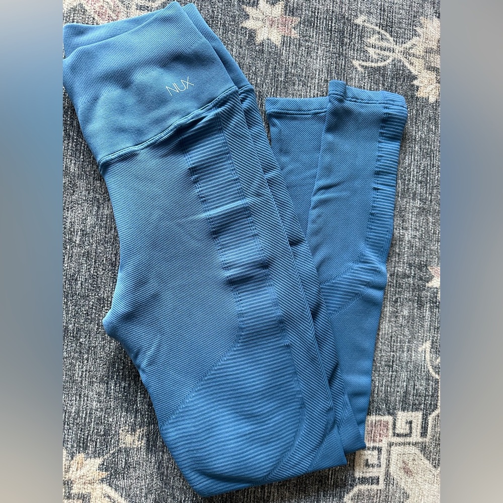 NUX leggings size small/ like new condition